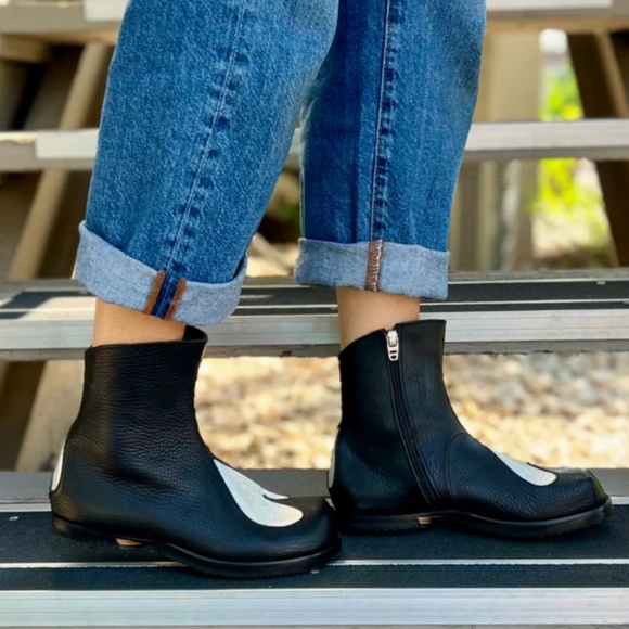 Cydwoq Love Boot in Black/Silver - Picture 2 of 10